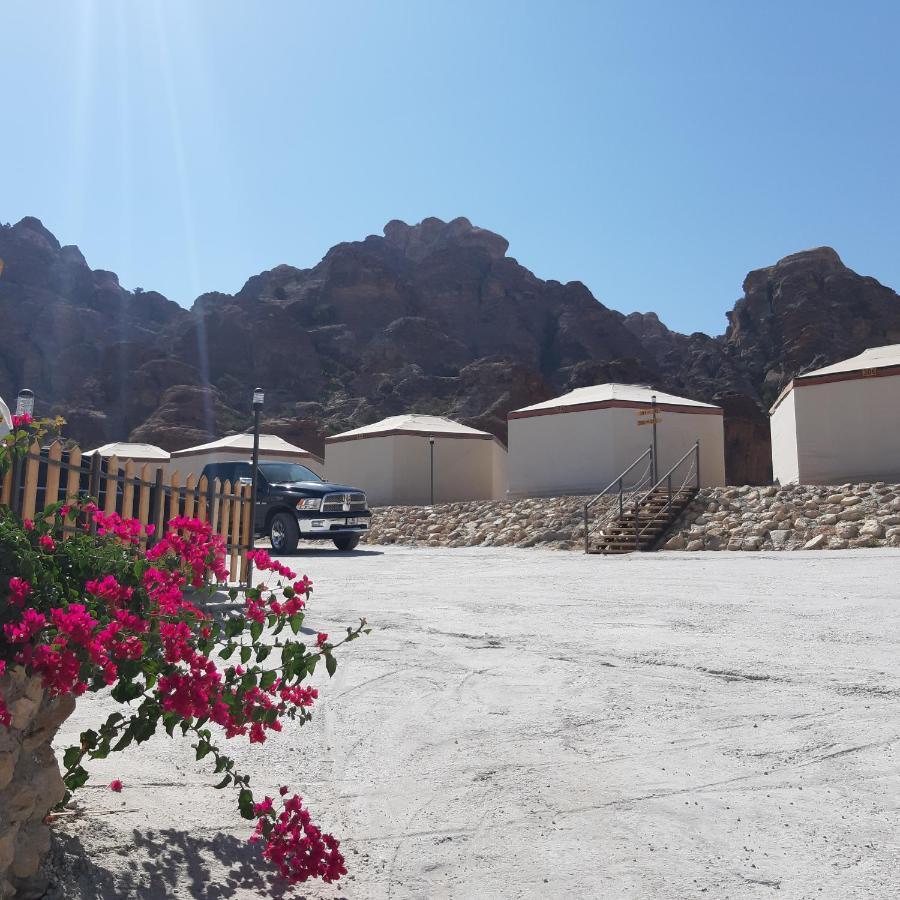Hotel The Rock Camp Petra Wadi Musa Esterno foto