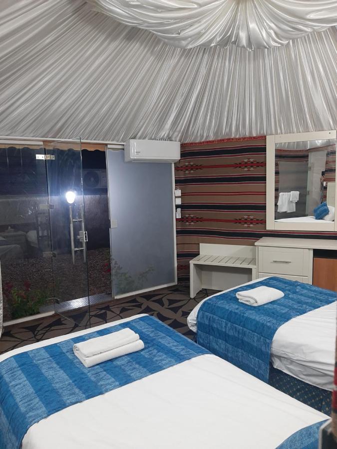 Hotel The Rock Camp Petra Wadi Musa Esterno foto