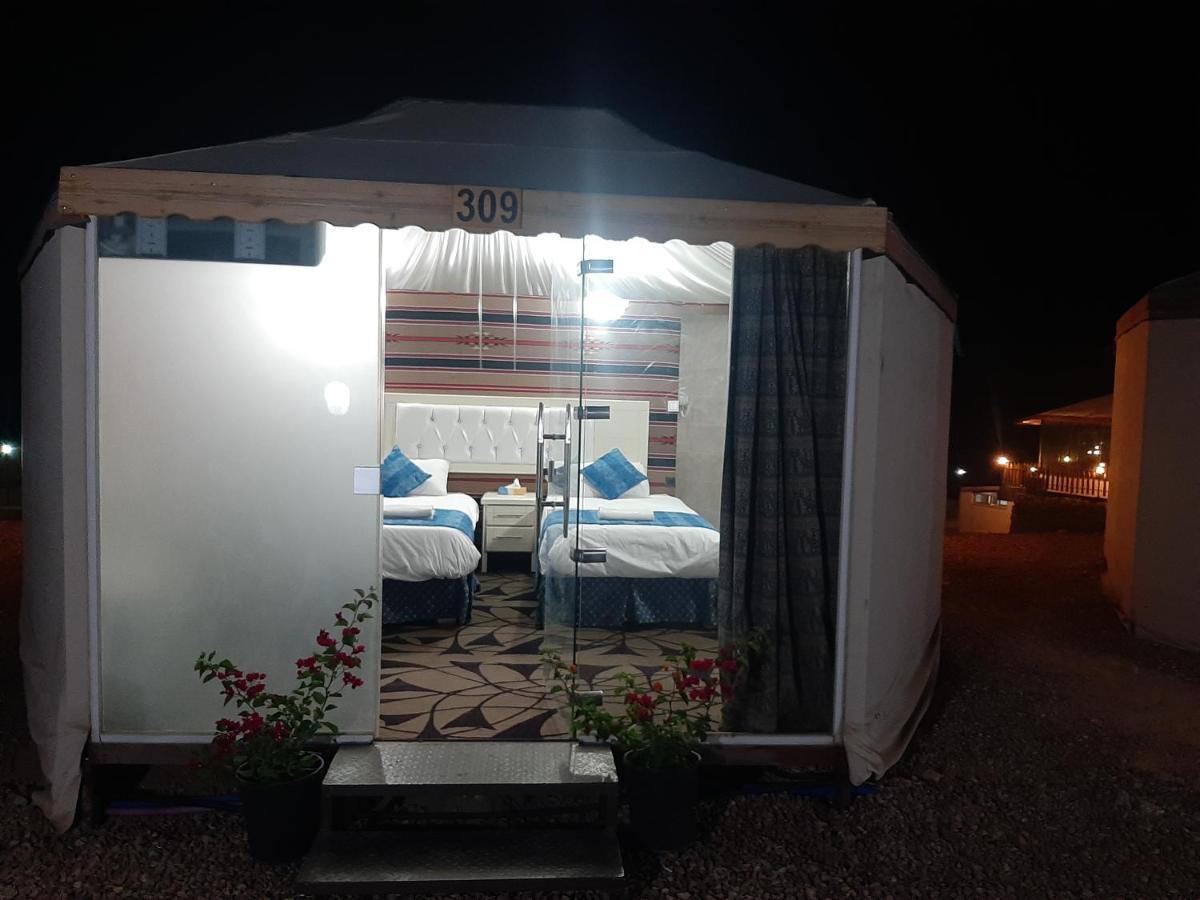 Hotel The Rock Camp Petra Wadi Musa Esterno foto