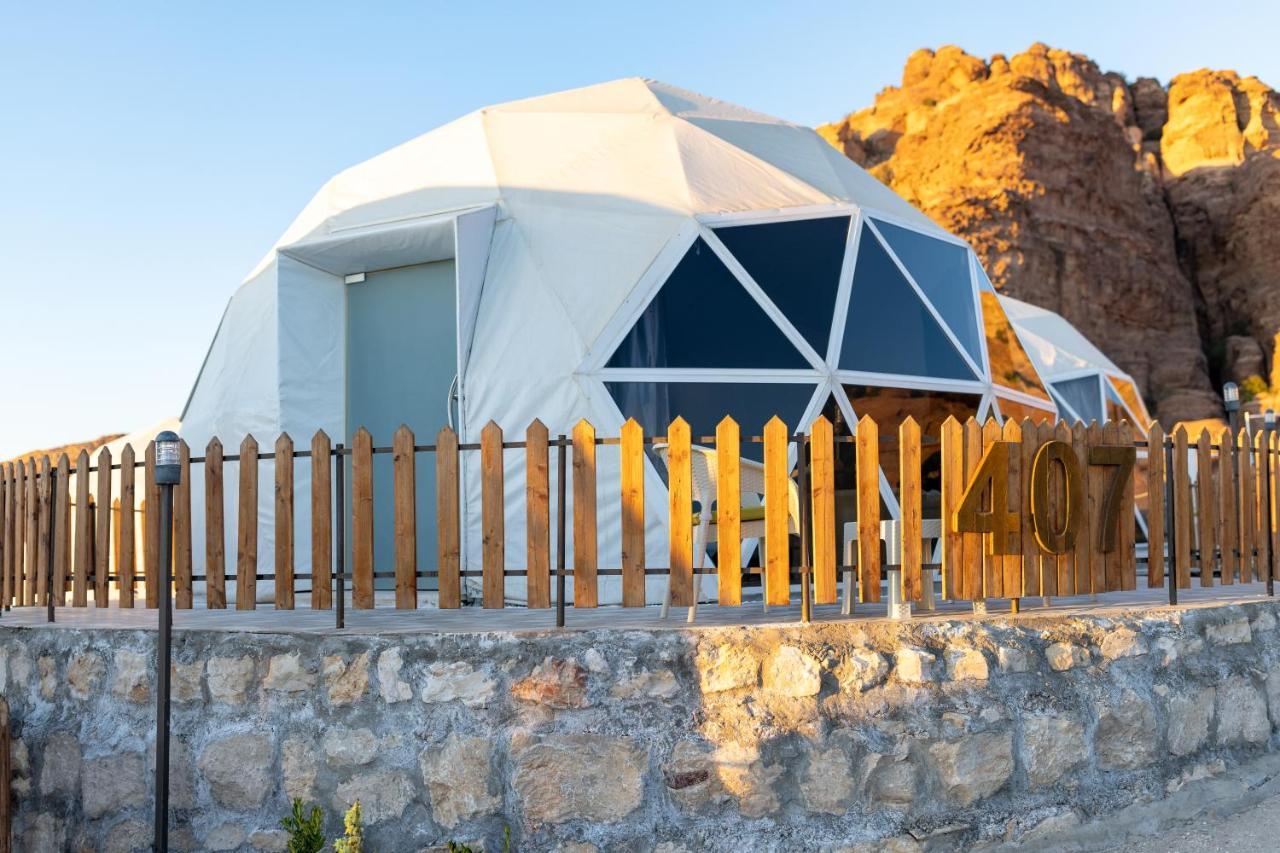 Hotel The Rock Camp Petra Wadi Musa Esterno foto